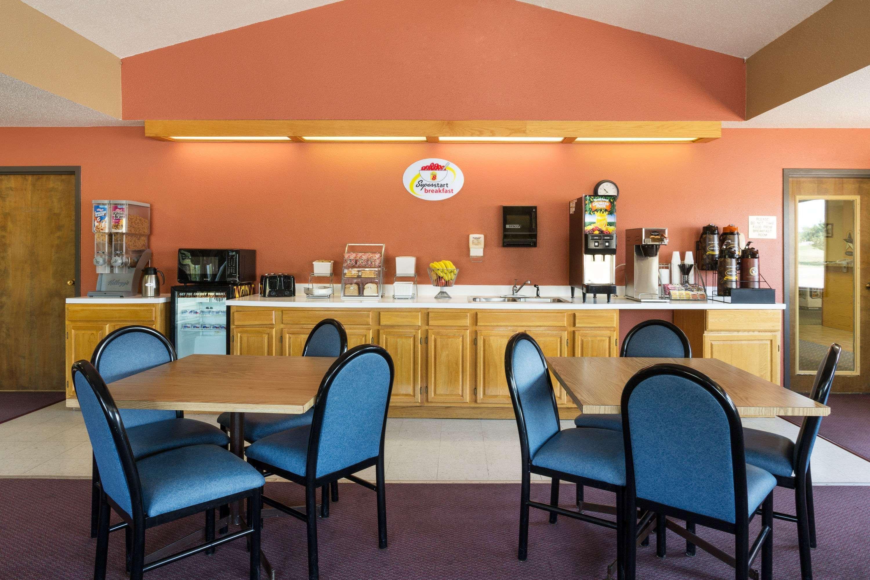 Super 8 By Wyndham Hot Springs Motel Exterior photo